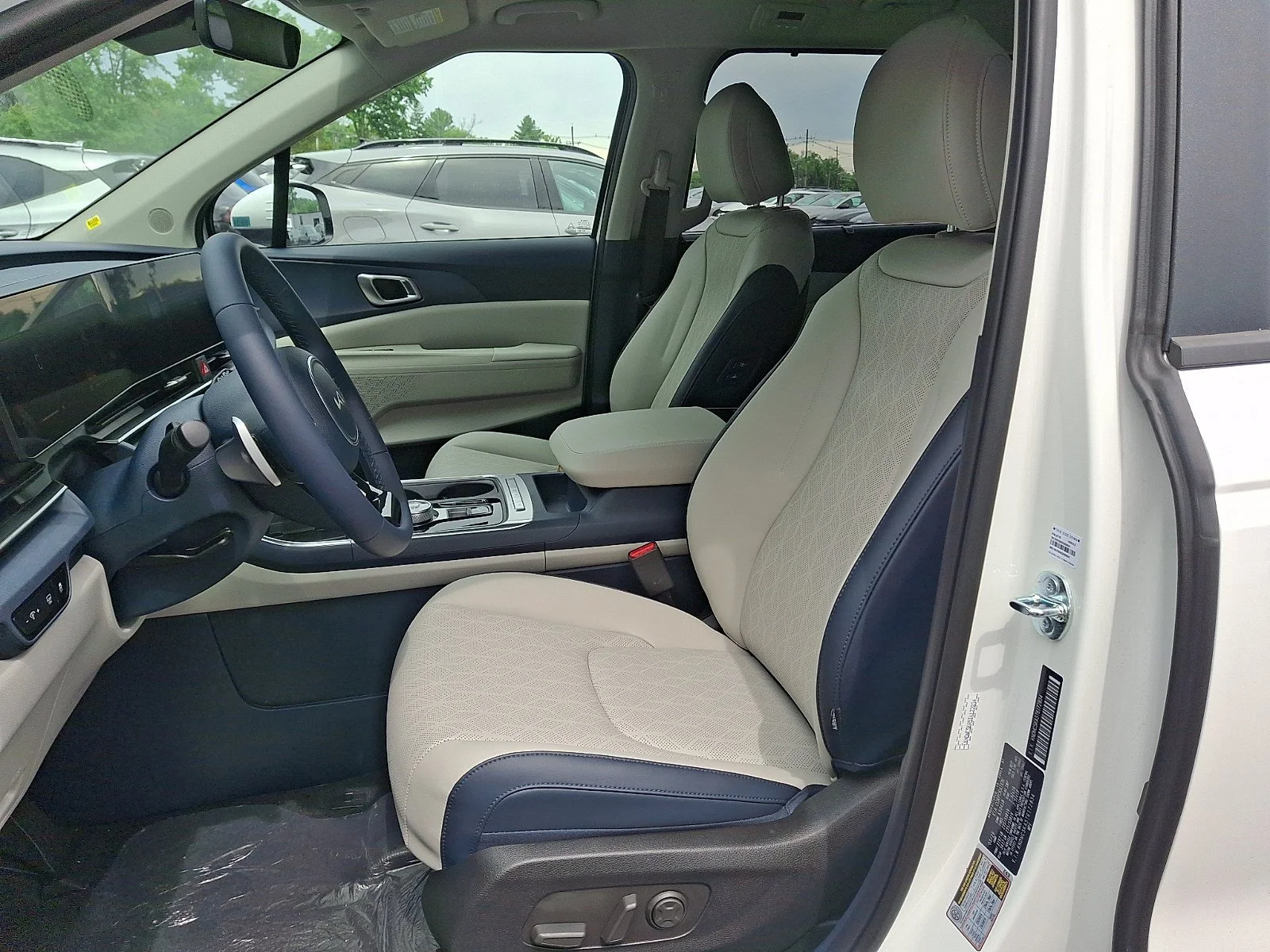 New 2026 Snow White Pearl Kia EX image 6