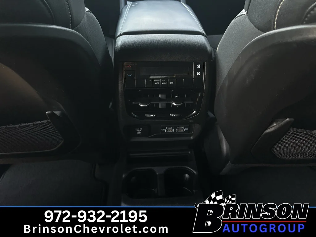 Used 2021 Diamond Black Crystal Pearlcoat Jeep Altitude image 14