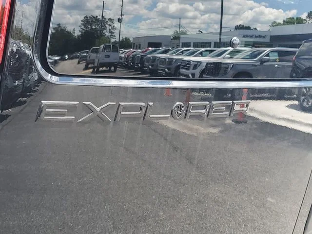 New 2026 Onyx Black GMC Work Van image 30