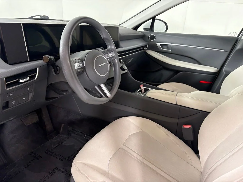 Used 2025 White Hyundai SEL image 22