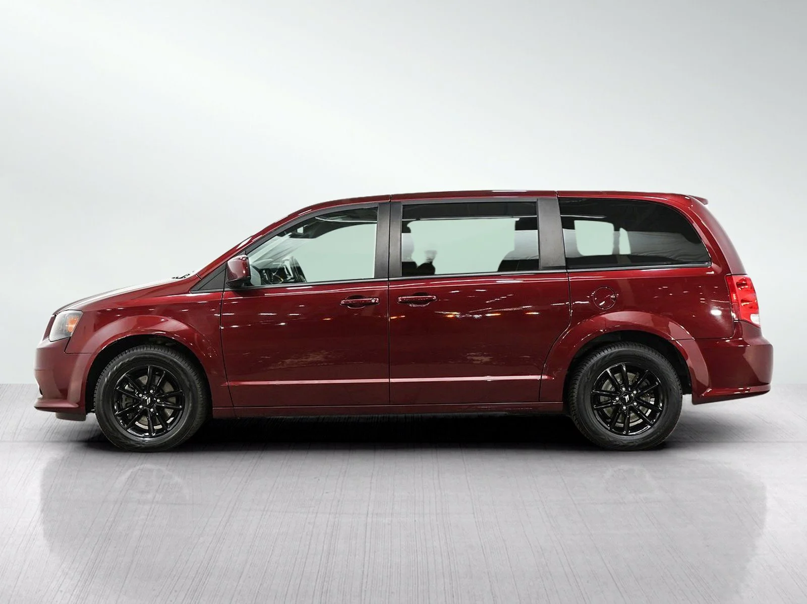 Used 2019 Dodge Grand Caravan SXT with VIN 2C4RDGCG8KR723293 for sale in Wayzata, Minnesota