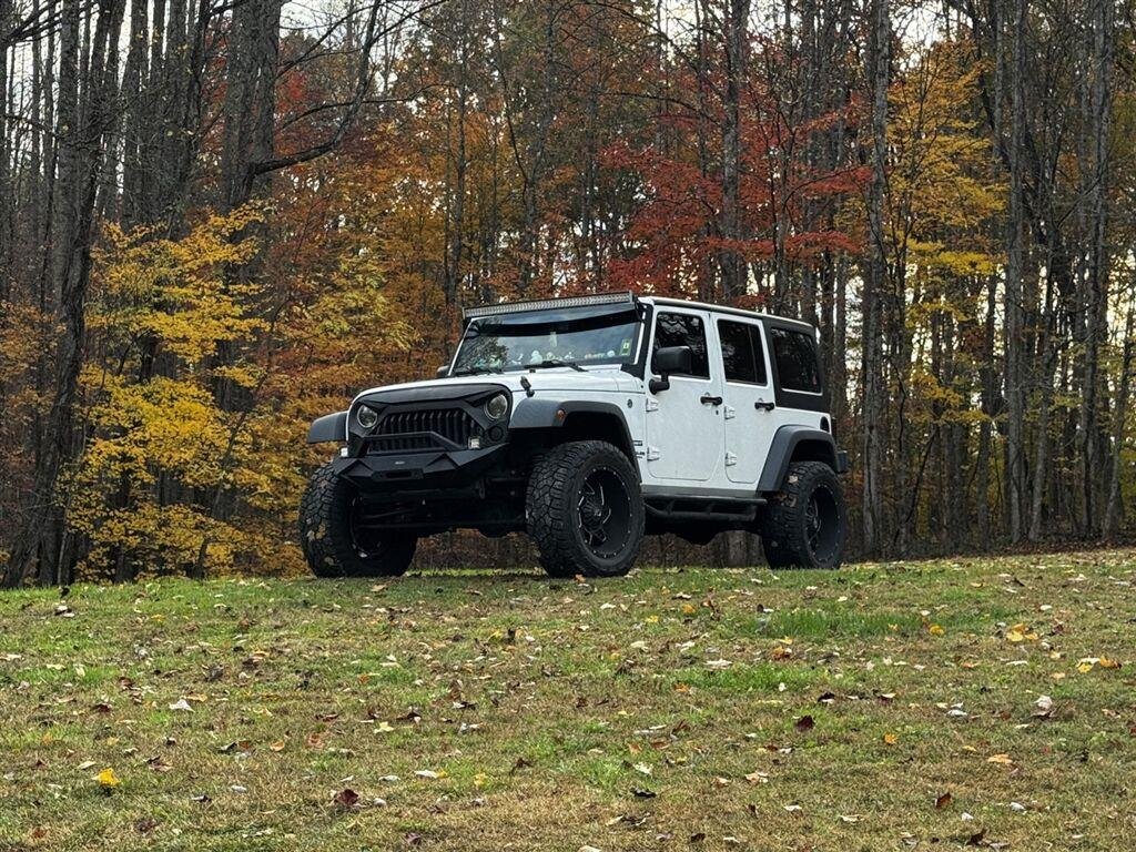 Used 2017 Bright White Clearcoat Jeep Sport image 6