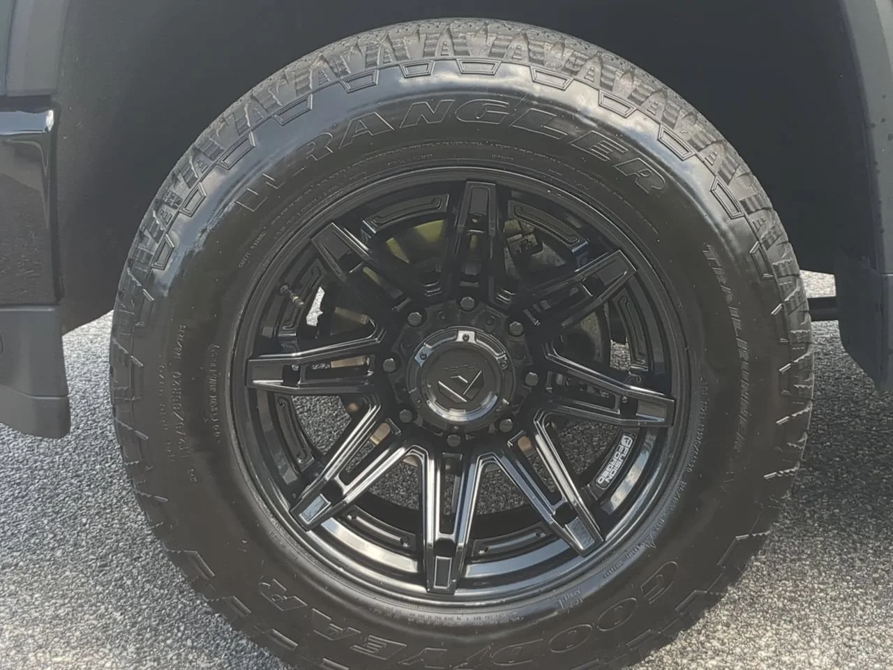 Used 2022 Northsky Blue Metallic Chevrolet Custom image 33