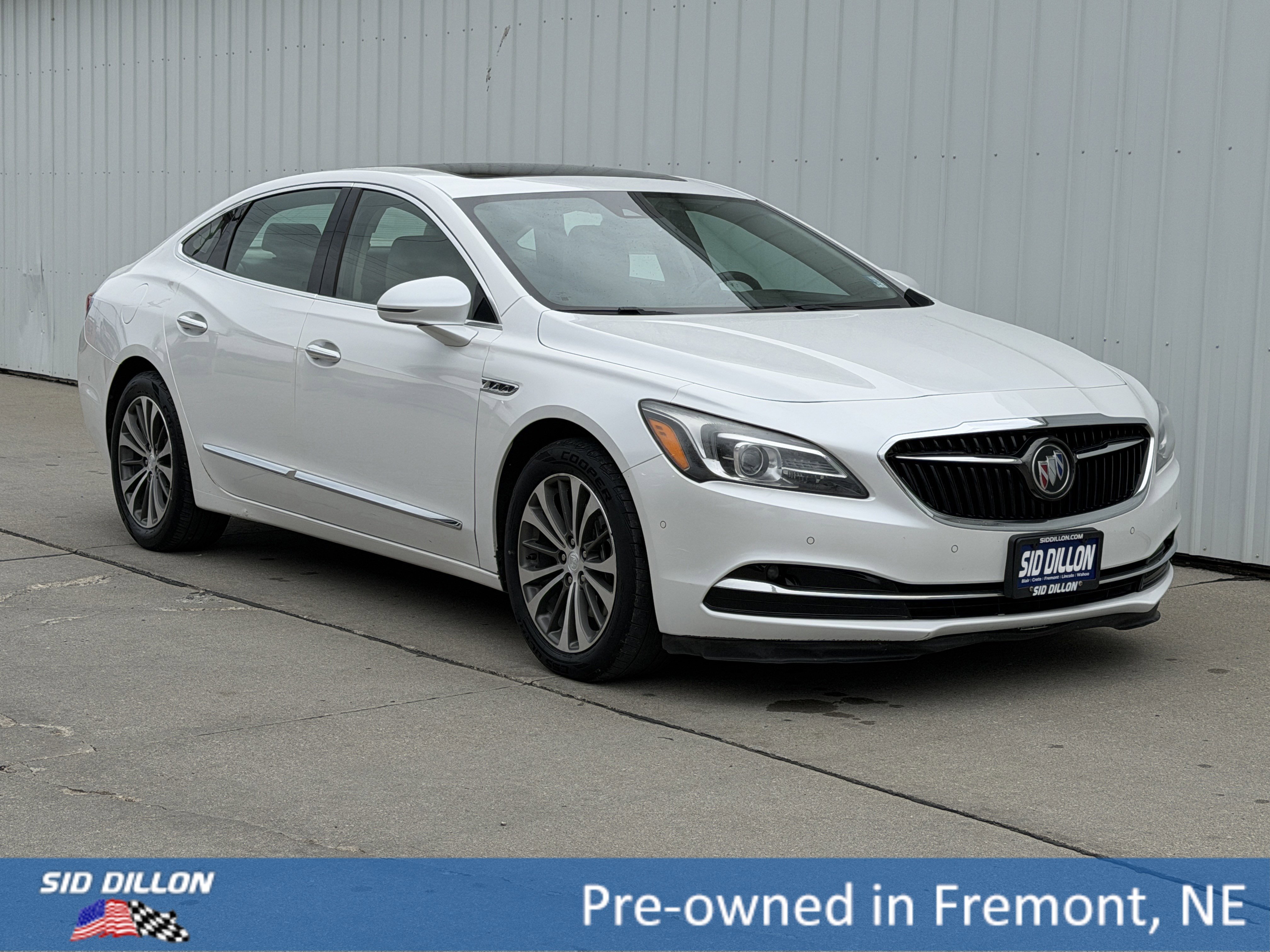 Used 2017 White Frost Tricoat Buick Premium image 2