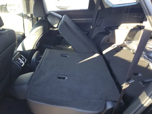 2025 Kia Sorento S - Photo 26