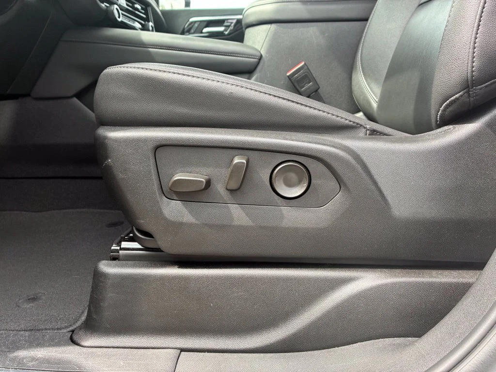 Used 2025 Summit White Chevrolet LT image 88