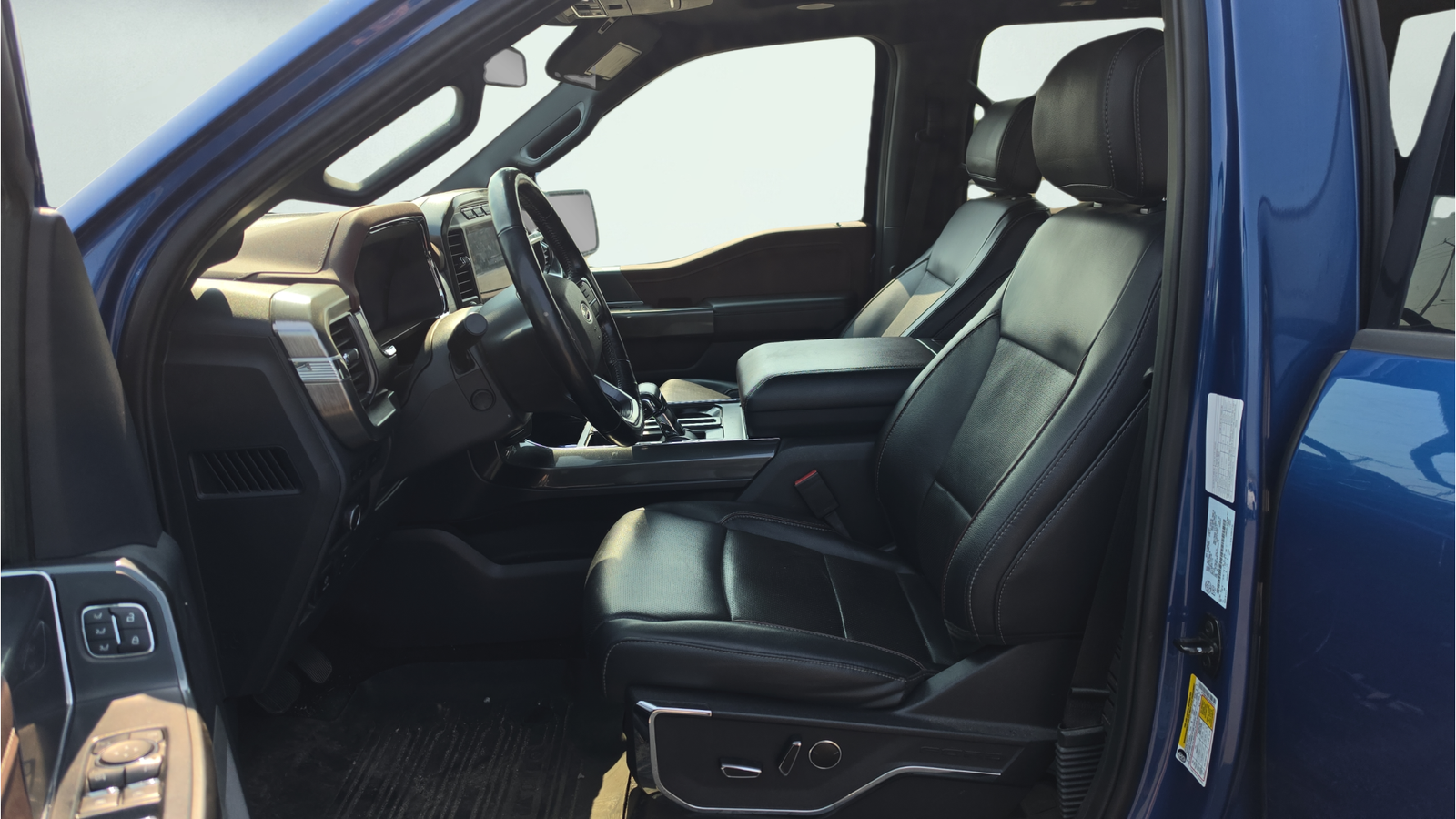 Used 2023 Atlas Blue Metallic Ford Lariat image 18
