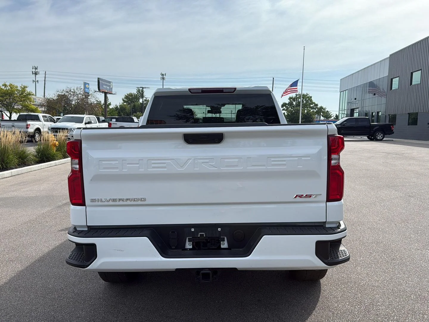 Used 2025 Summit White Chevrolet RST image 4