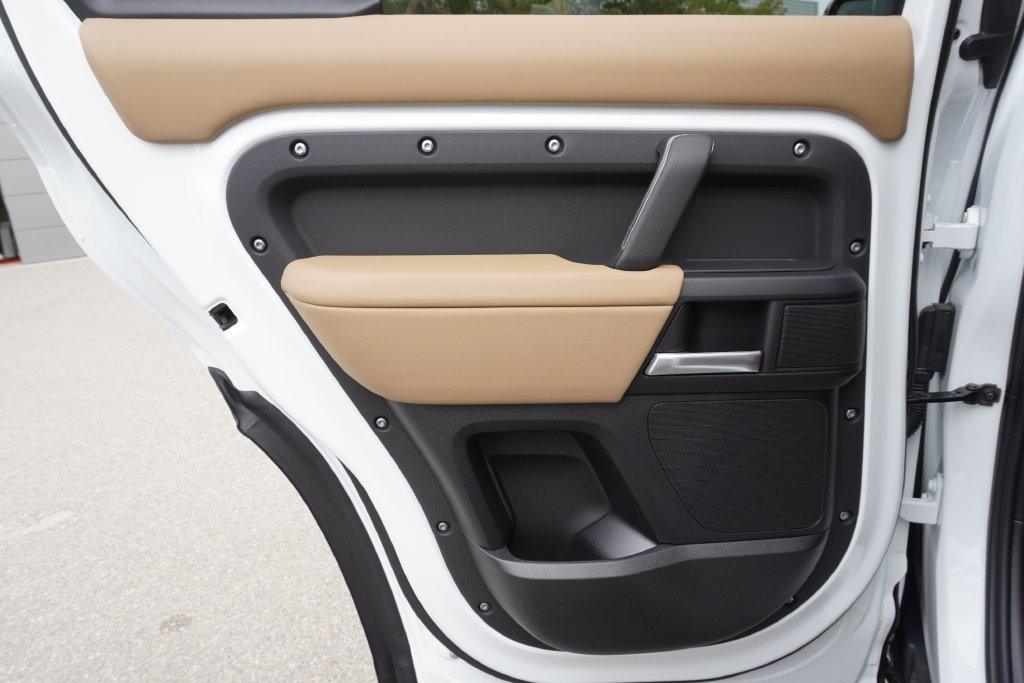 New 2026 Fuji White Land Rover X-Dynamic SE image 28