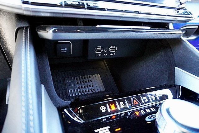 New 2026 Bright White Clear-Coat Exterior Paint Jeep Limited Altitude image 35