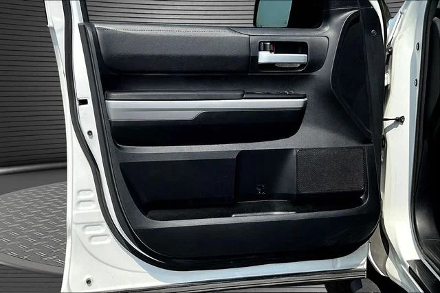Used 2018 White Toyota SR5 image 20