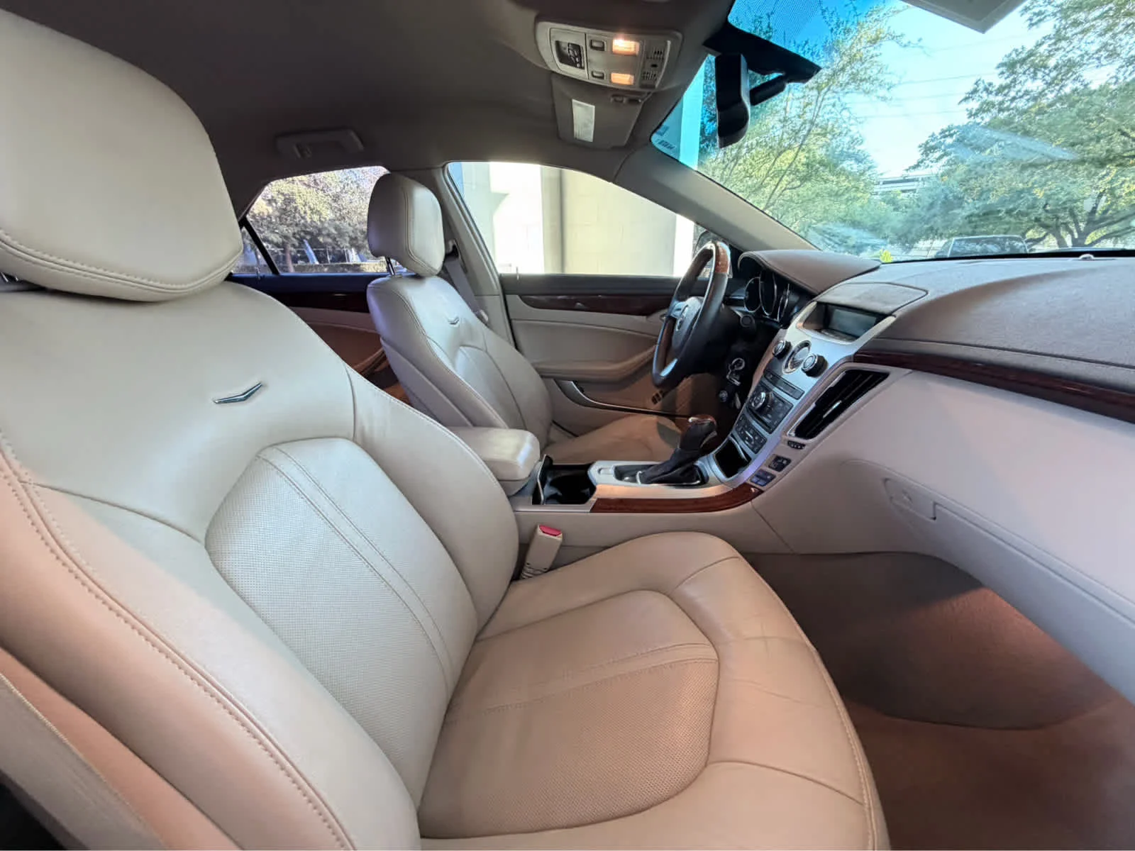 Used 2011 CRYSTAL RED TINTCOAT Cadillac Luxury image 17