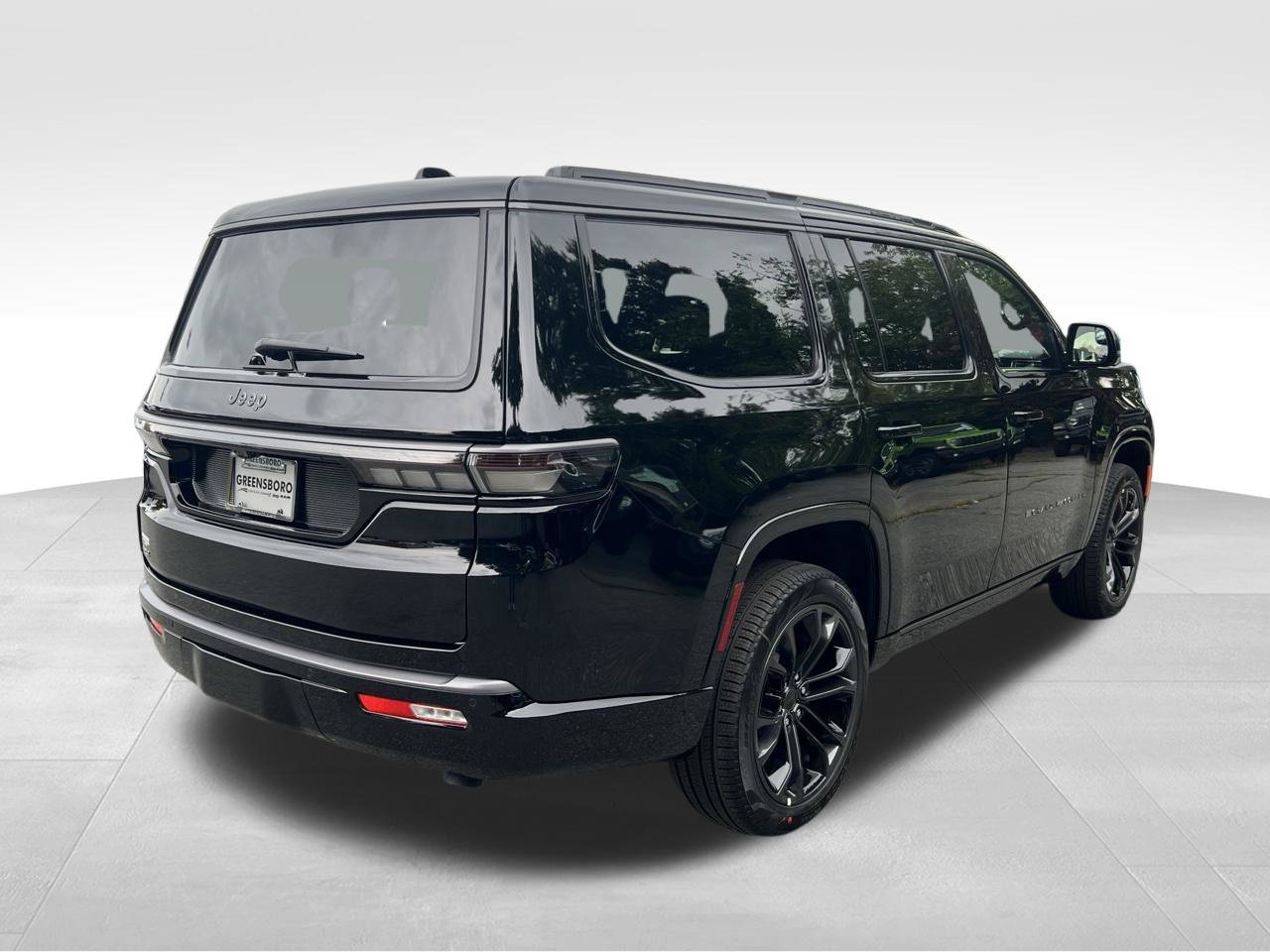 New 2026 High Gloss Black Exterior Paint Jeep Summit Reserve image 7