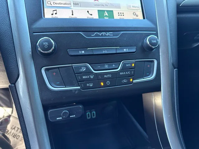 Used 2019 Gray Ford SE image 21