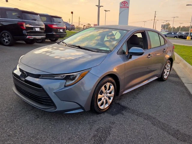 Used 2024  Toyota LE image 3