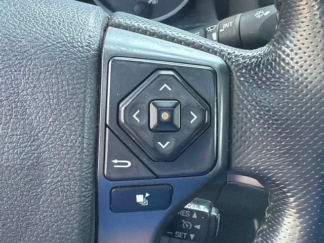 Used 2016 White Toyota SR5 image 25