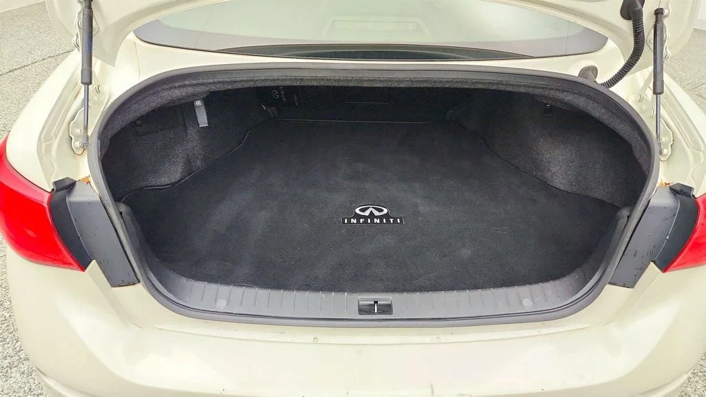 Used 2016 Majestic White INFINITI 4dr Sedan 2.0t Premium AWD w/ Premium Plus Pkg image 22