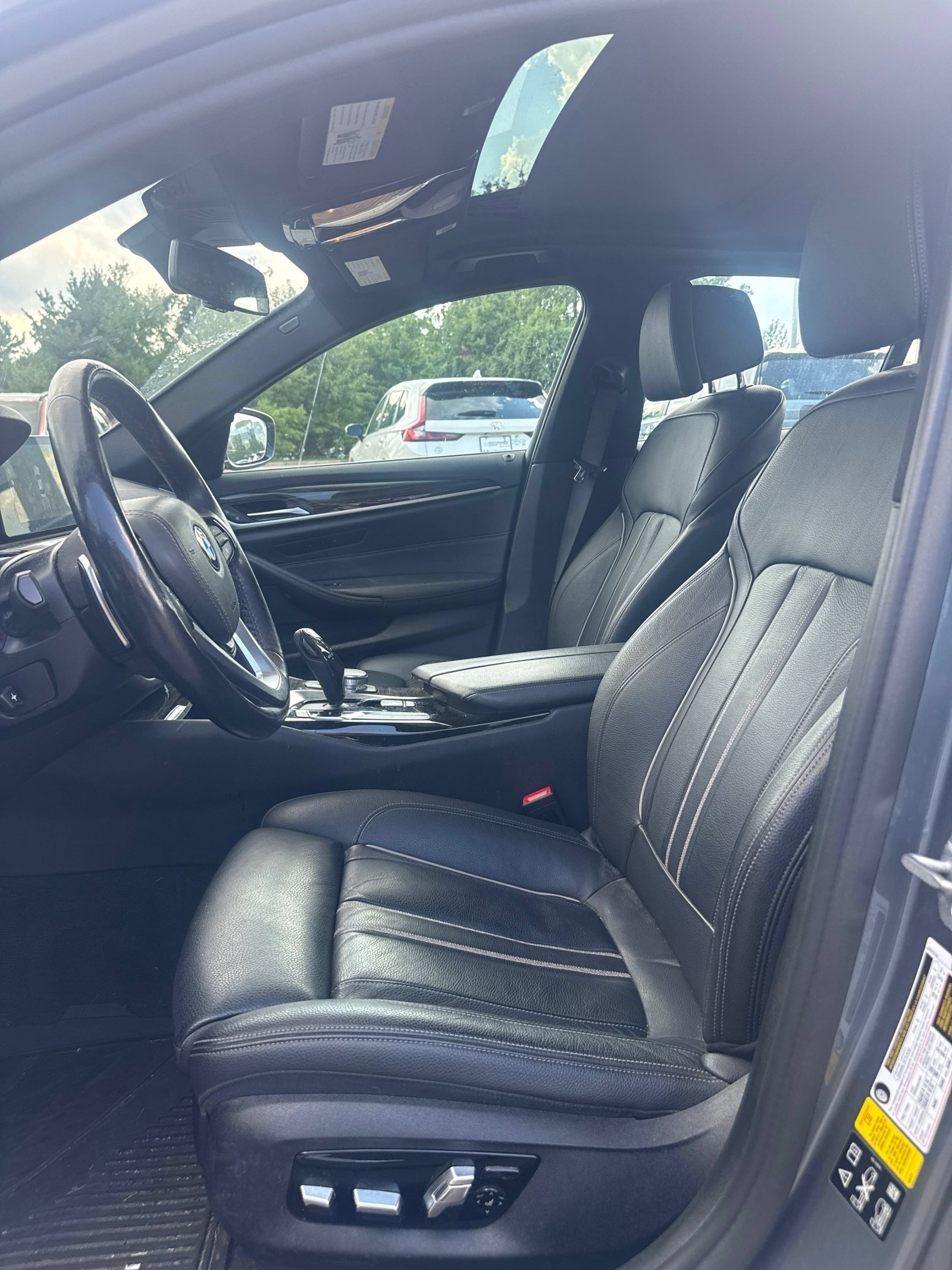 Used 2019 Bluestone Metallic BMW 530i xDrive image 11