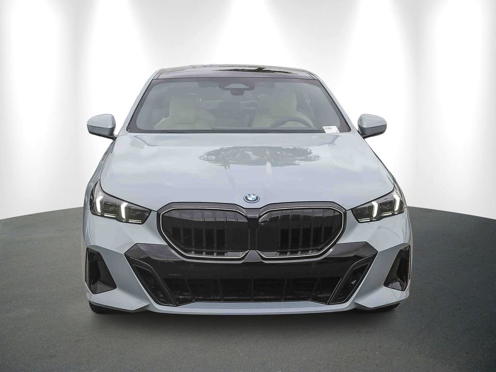 New 2027 Brooklyn Grey Metallic BMW 550e xDrive image 2