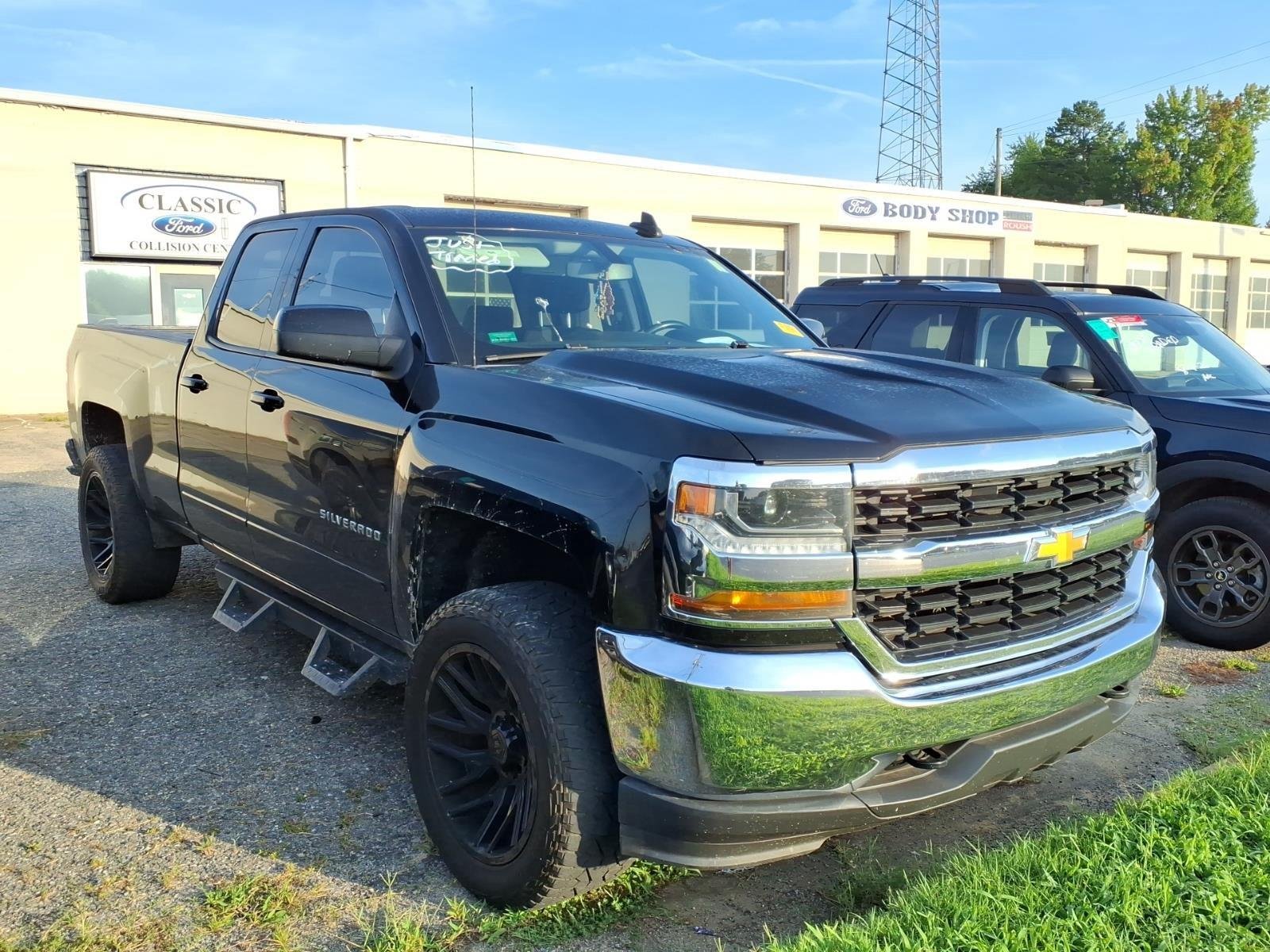 Used 2018 Black Chevrolet LT image 3