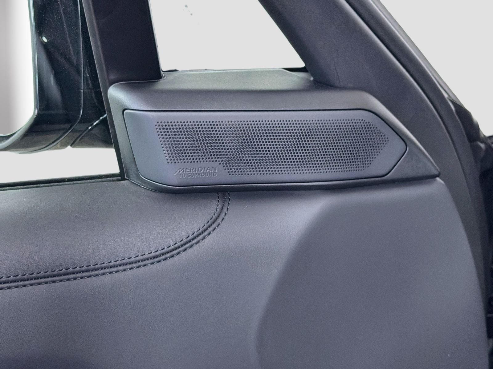 New 2026 Santorini Black Land Rover SE image 22