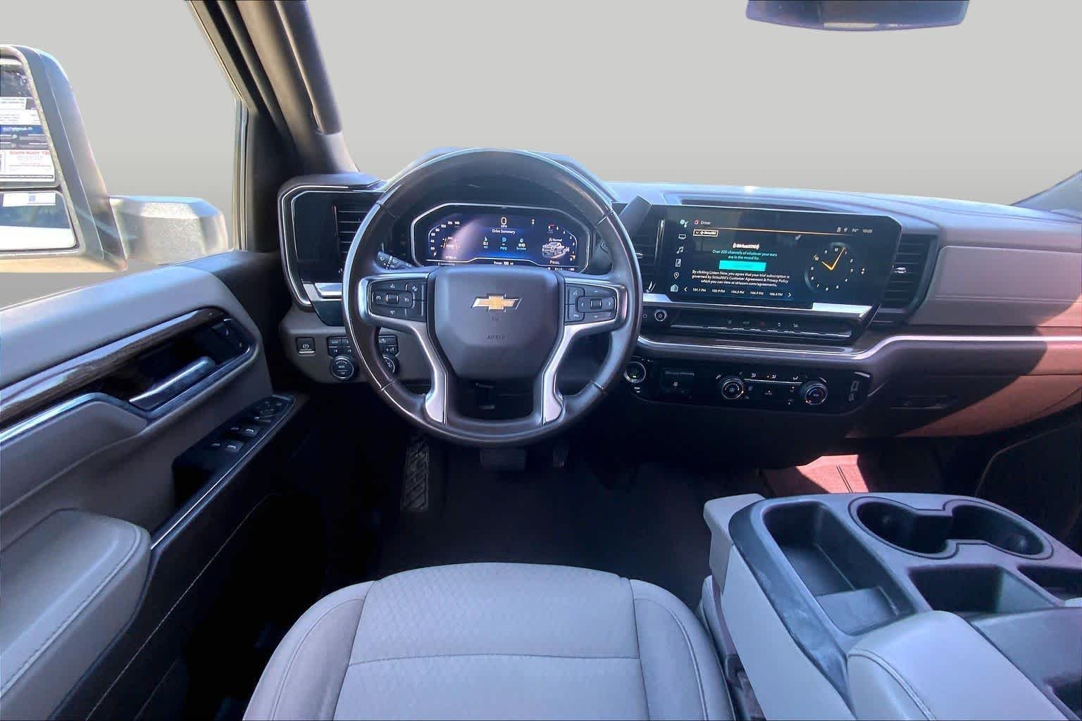 Used 2024 Summit White Chevrolet LT image 6