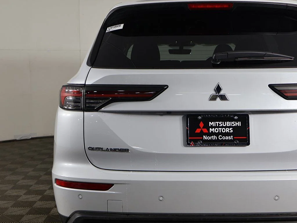 New 2026 White Mitsubishi ES image 16