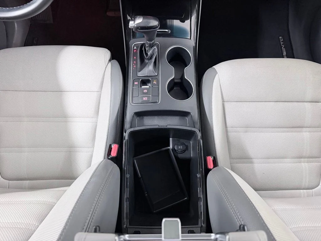 Used 2019 Snow White Pearl Kia SX image 27