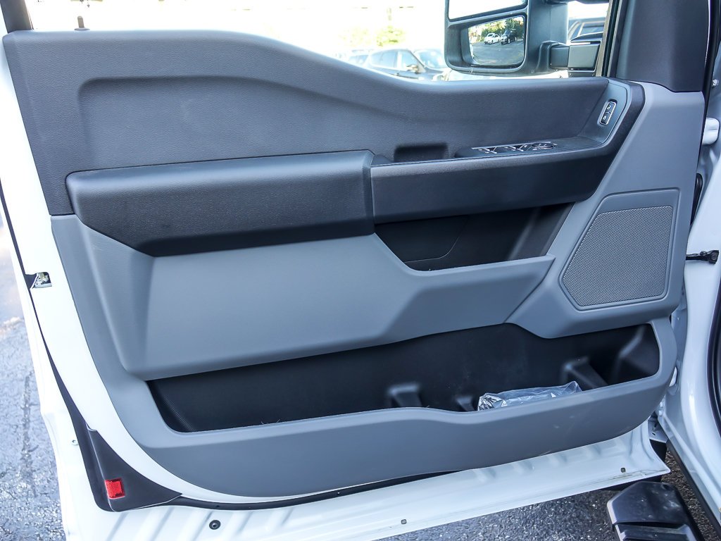 New 2026 Oxford White Ford 11' KUV image 33