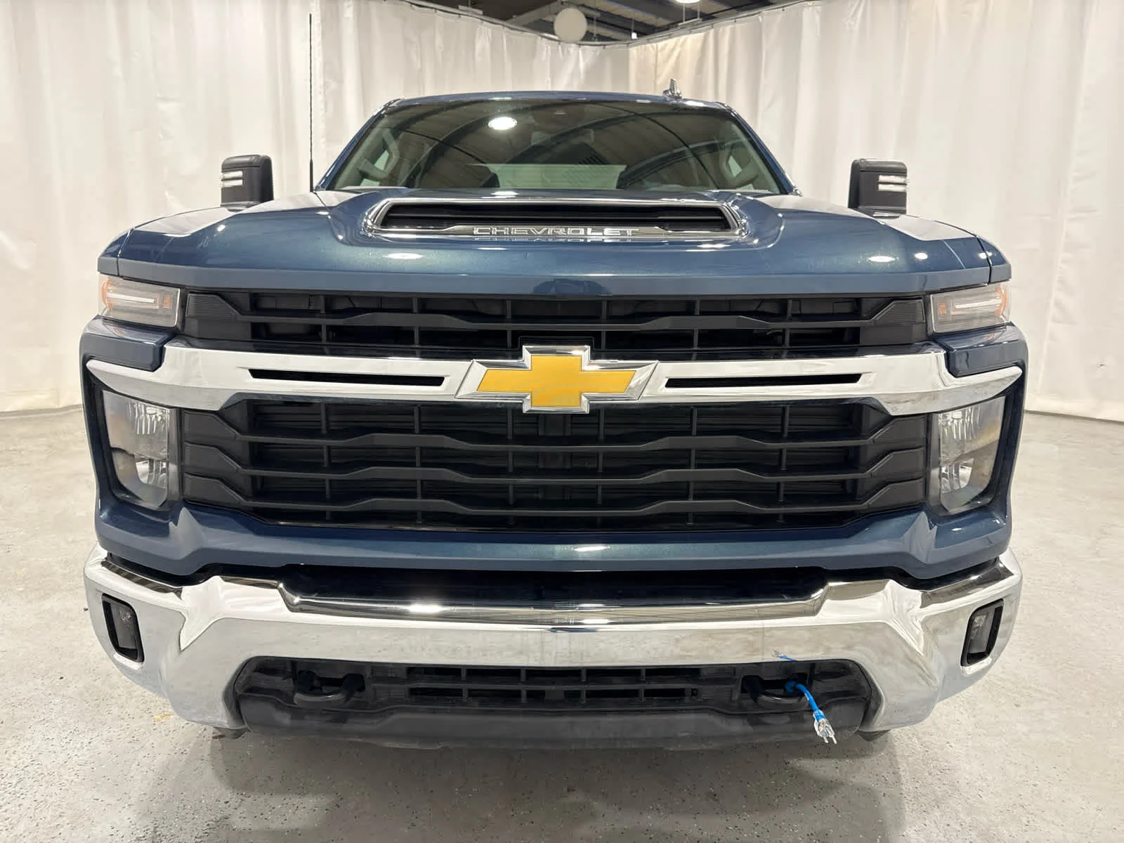Used 2026 Lakeshore Blue Metallic Chevrolet LT image 8