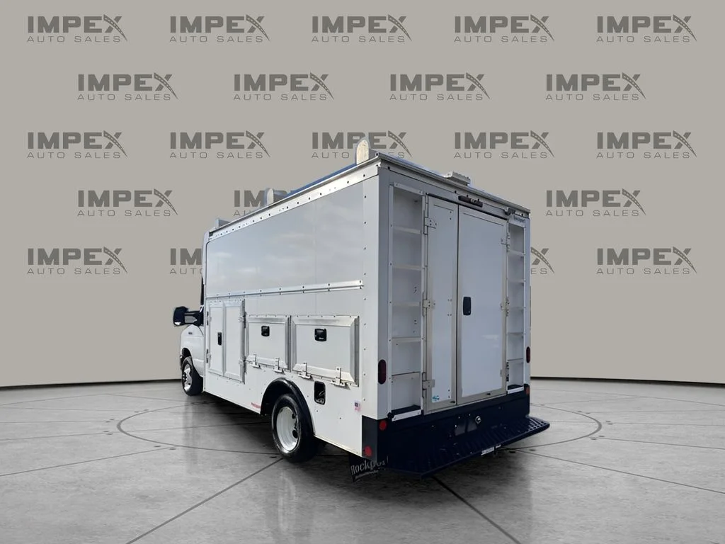 Used 2024 White Ford Base image 8