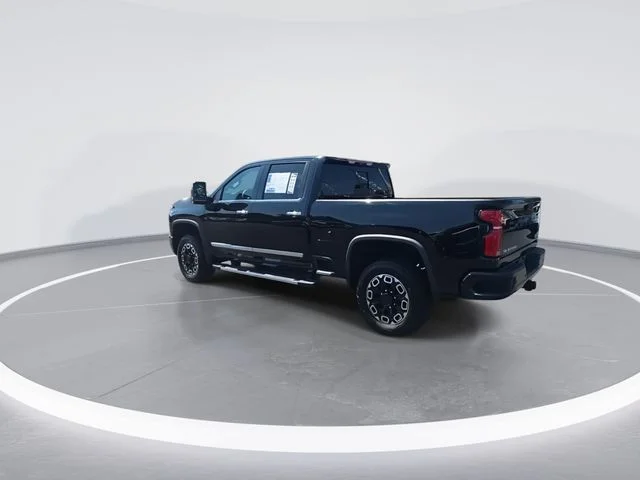 Used 2024 Black Chevrolet High Country image 2