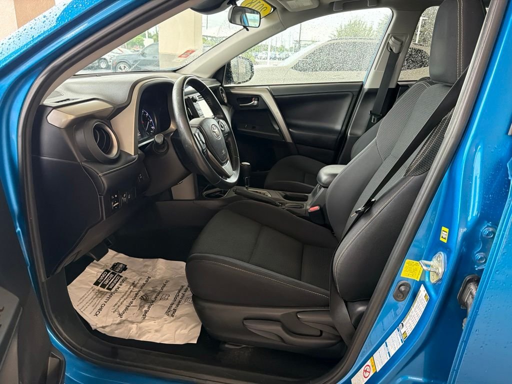 Used 2018 Electric Toyota XLE image 17
