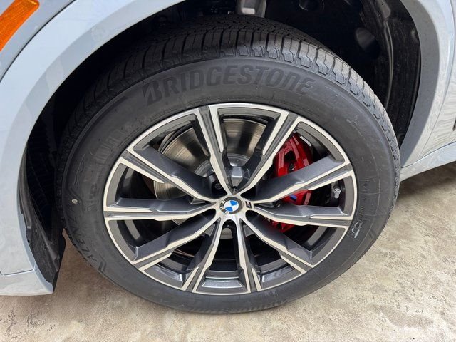Used 2026 Gray BMW xDrive40i image 29