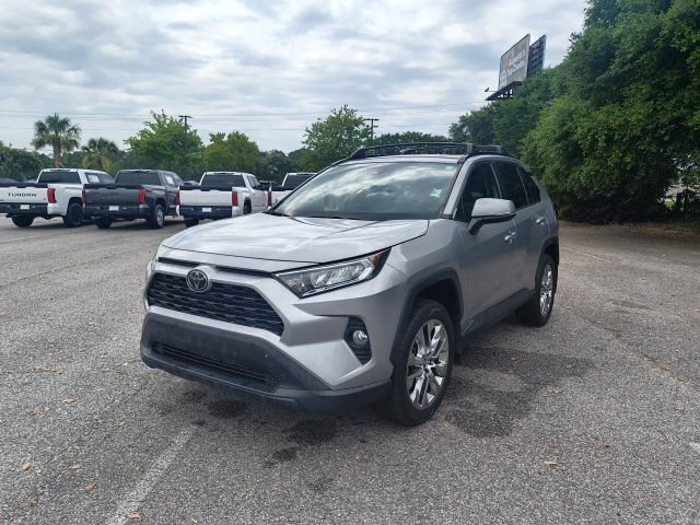 Used 2021 Silver Toyota XLE Premium image 4