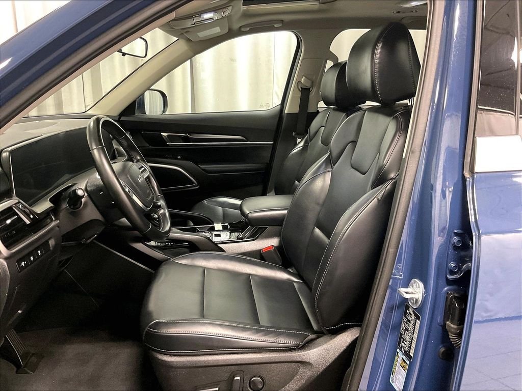 Used 2024 Black Kia S image 10
