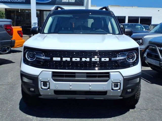 New 2026 Oxford White Ford Badlands image 2