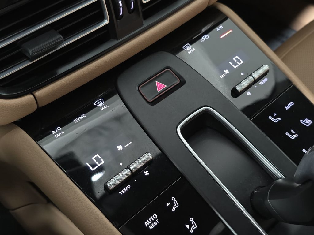 Certified Used 2023  Porsche  image 18