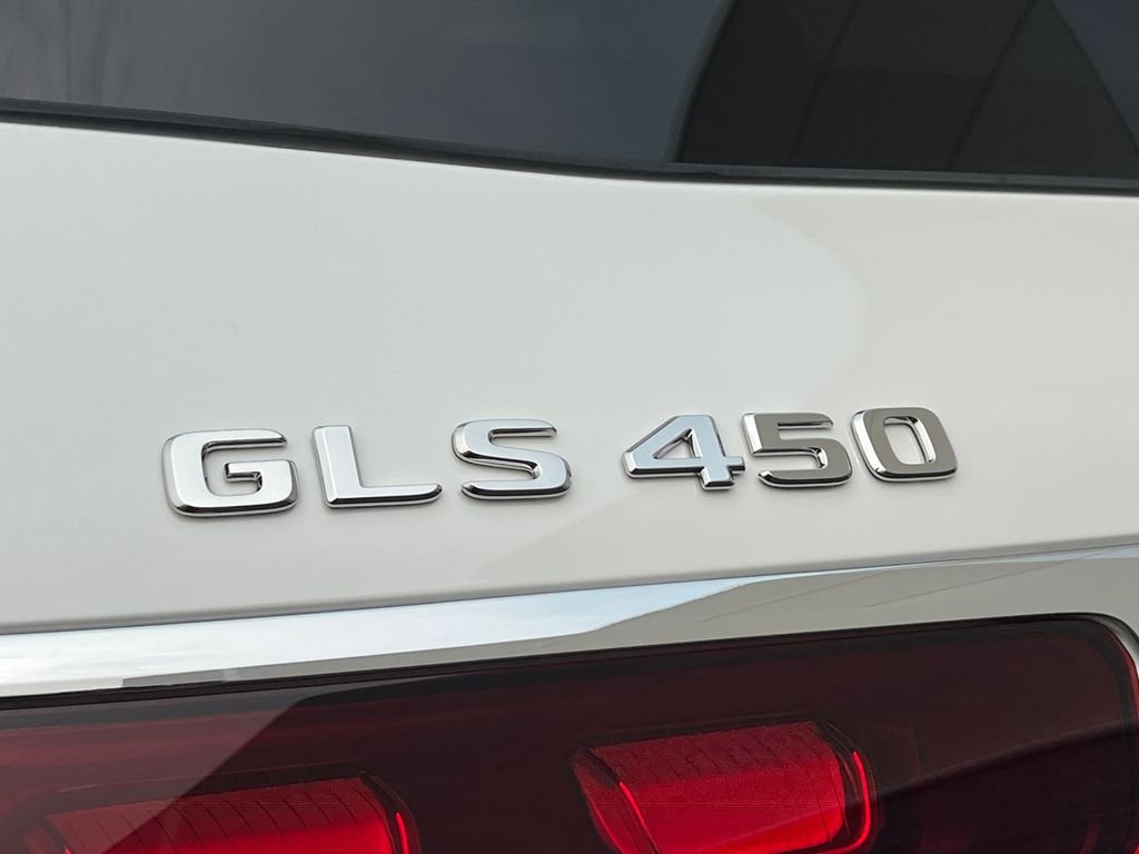 New 2026 MANUFAKTUR Moonlight White Metallic Mercedes-Benz GLS 450 image 32