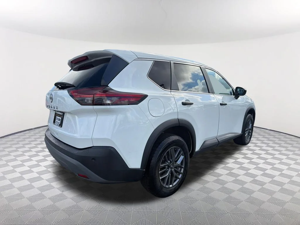 Used 2023 White Nissan S image 5
