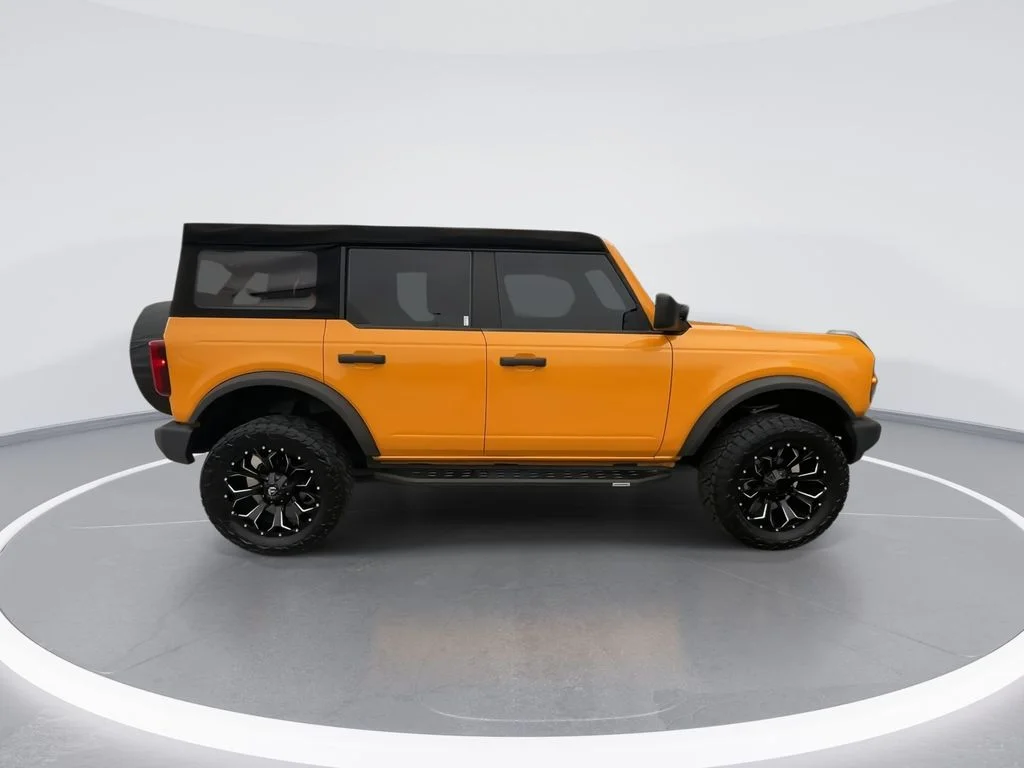 Used 2022 Orange Ford Base image 9