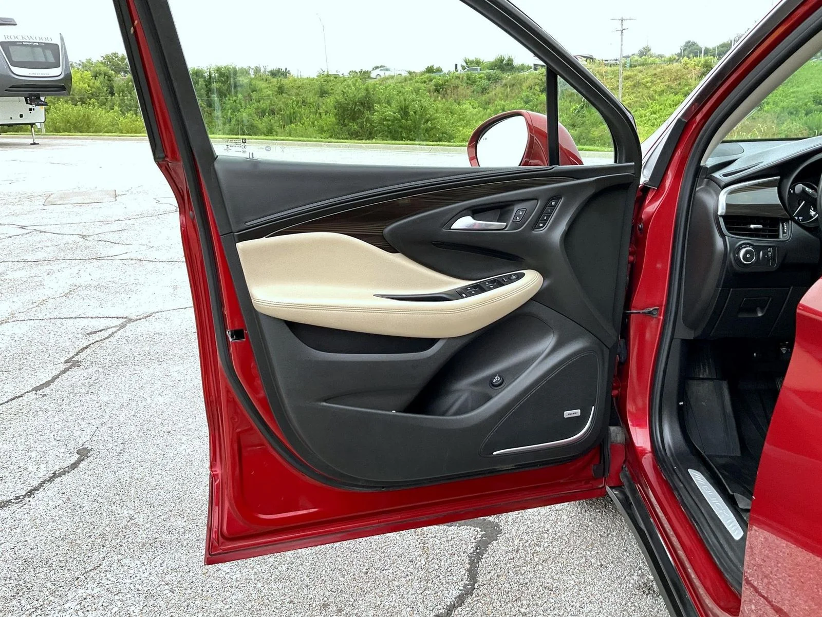 Used 2019 Red Buick Premium I image 9