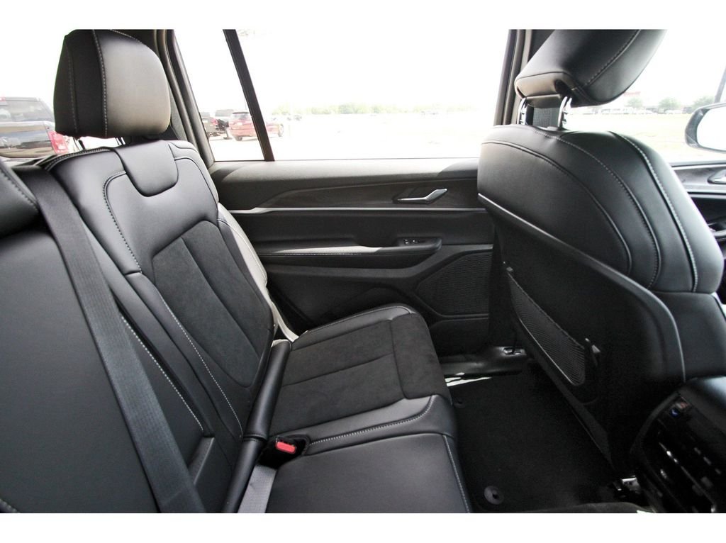 New 2026 Baltic Gray Metallic Clear-Coat Exterior Paint Jeep Altitude image 9
