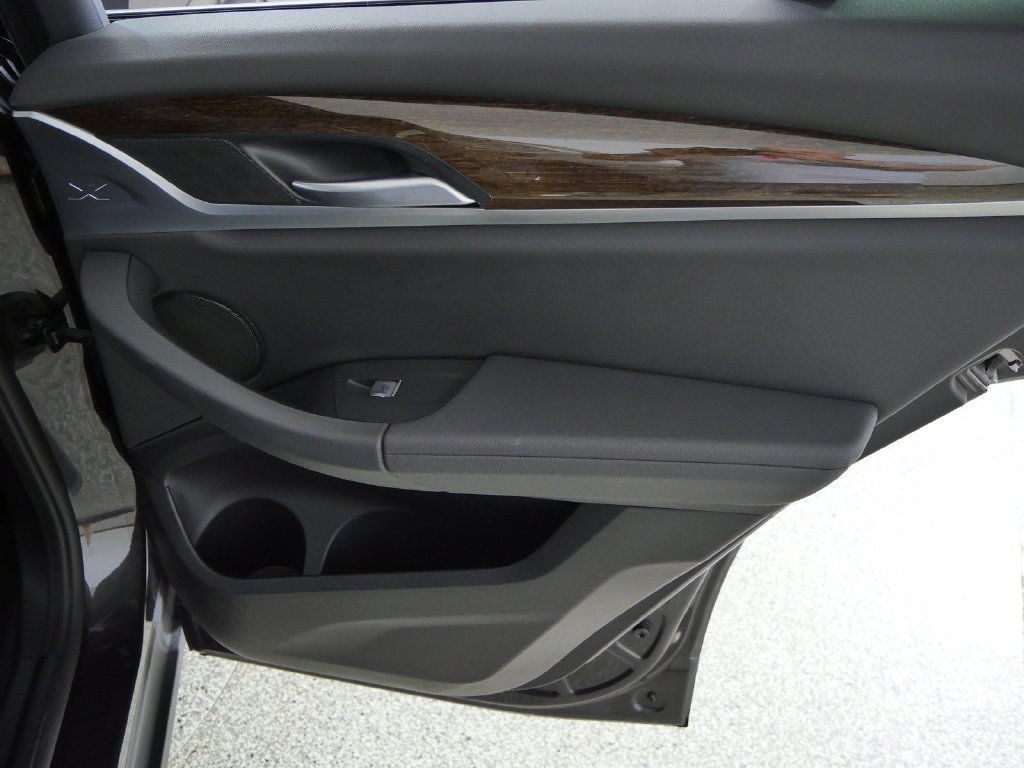 Used 2021 Dark Graphite Metallic BMW xDrive30i image 25