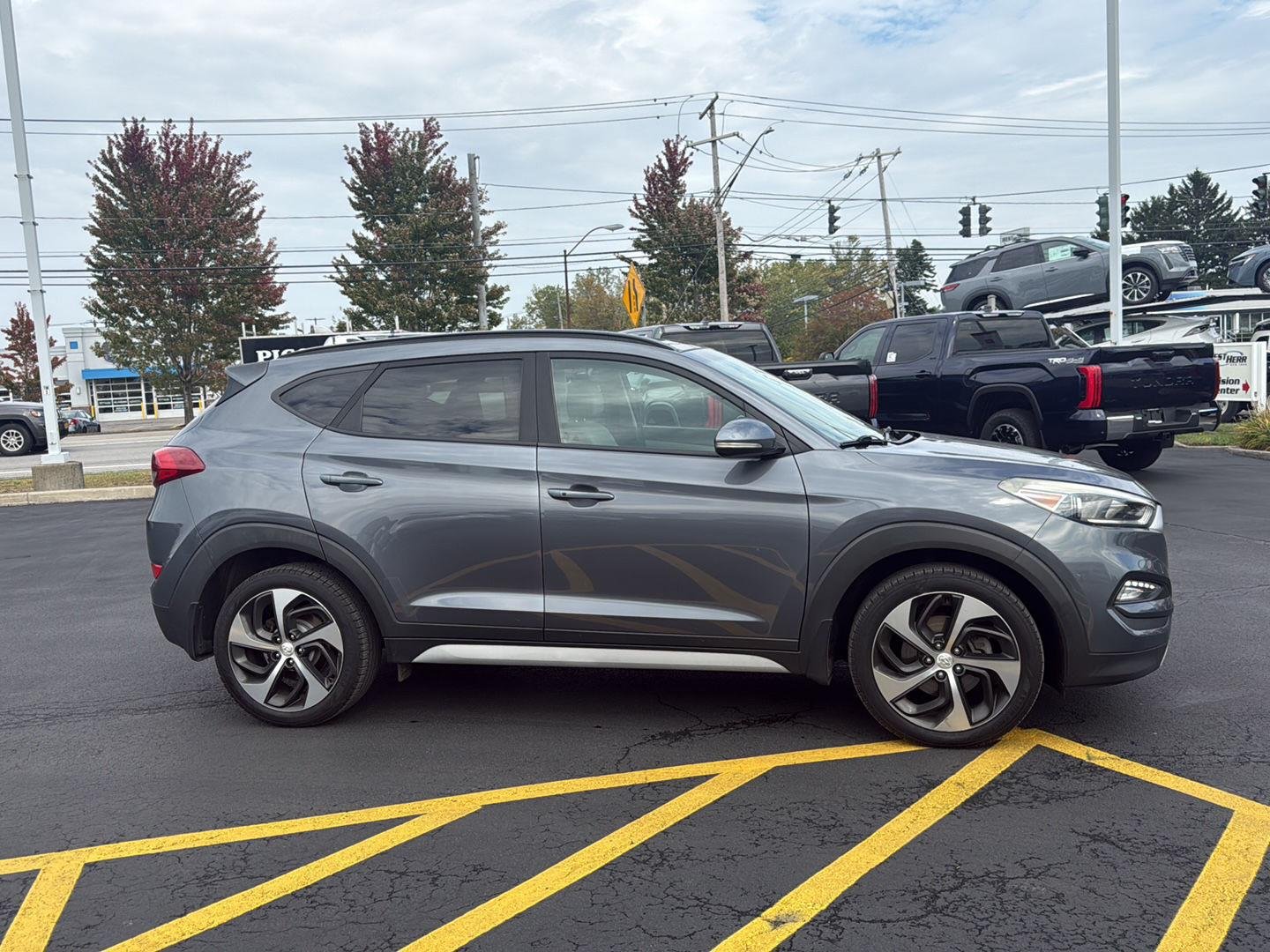 Used 2018 Coliseum Gray Hyundai Value image 2