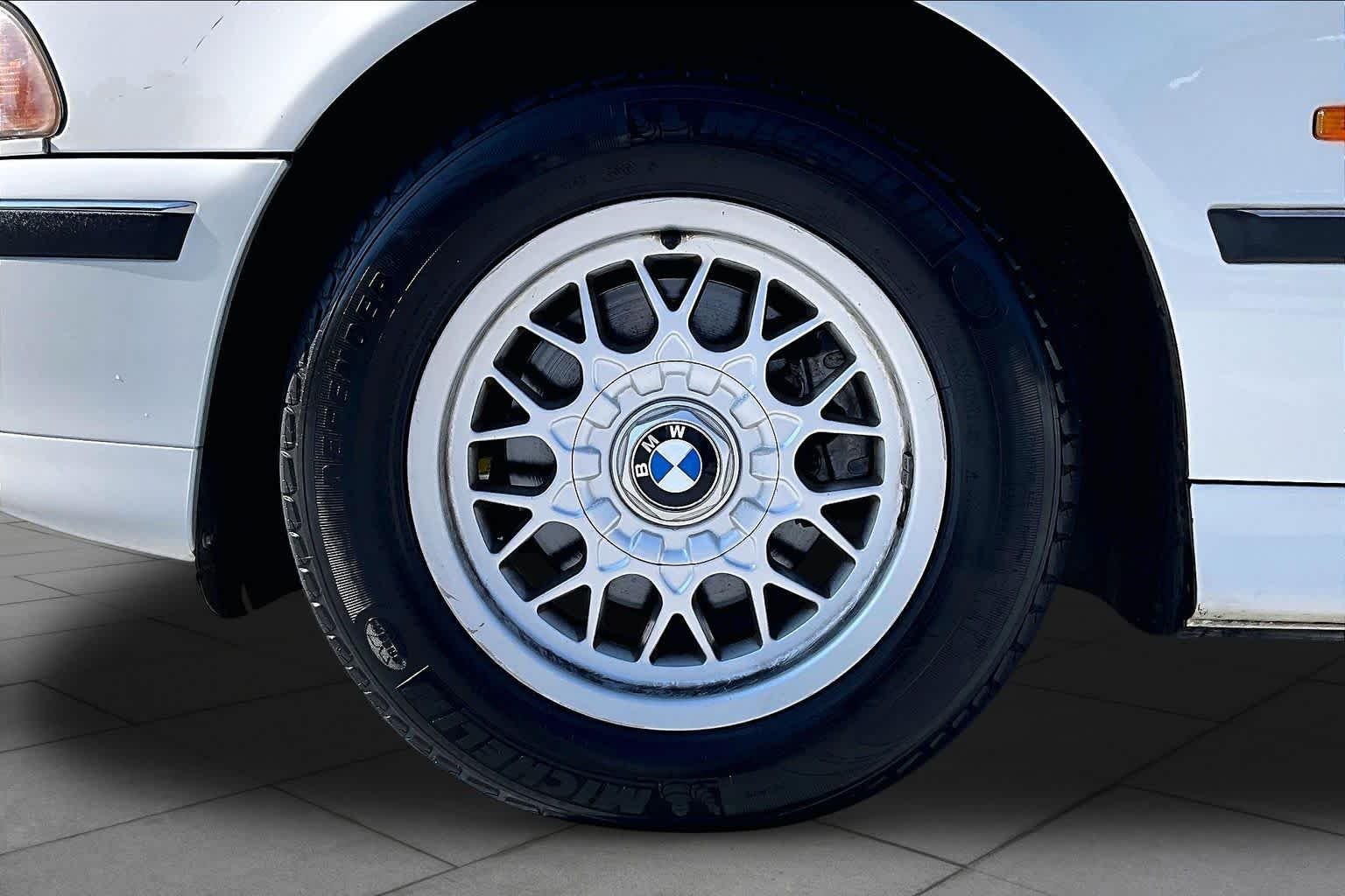 Used 1997 Alpine White BMW 528iA image 8