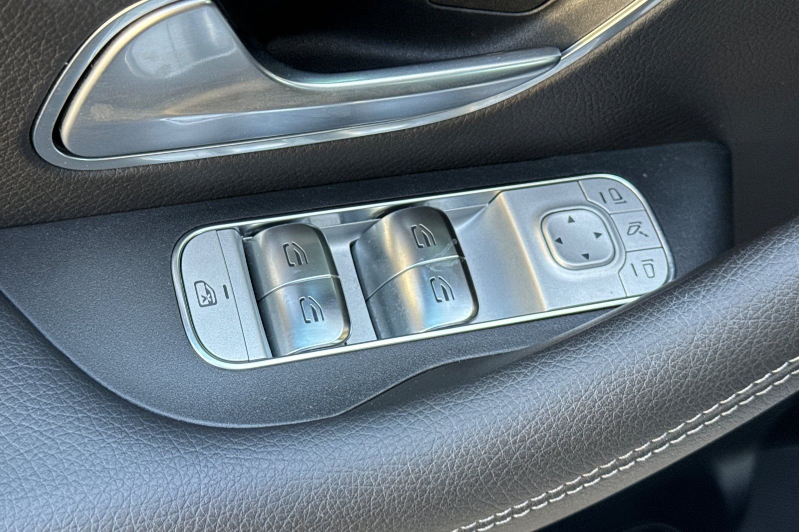 Used 2025 Silver Mercedes-Benz GLS 450 image 28