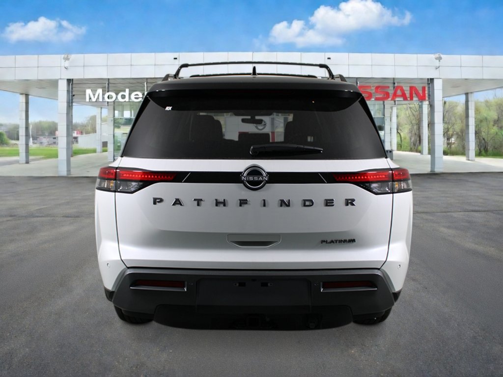 New 2026 Everest White Pearl TriCoat / Super Black Two-tone Nissan Platinum image 4