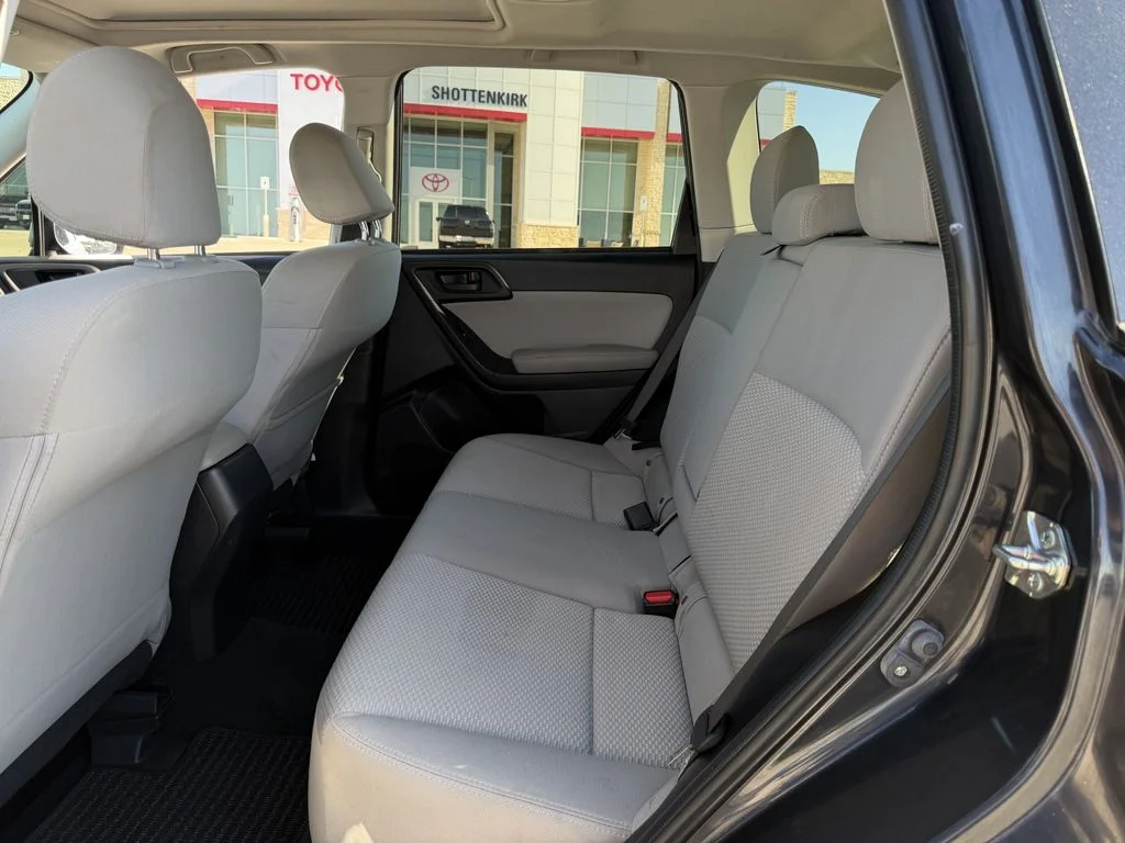 Used 2016 Gray Subaru 2.5i Premium image 27