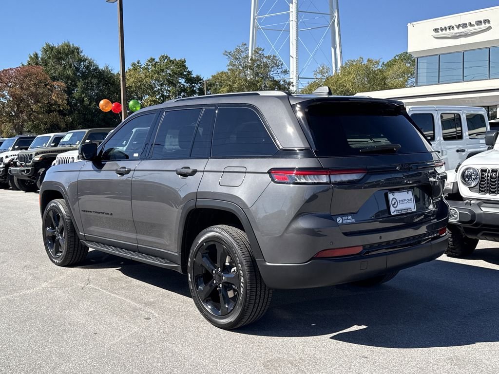 New 2025 Baltic Gray Metallic Clear-Coat Exterior Paint Jeep  image 7